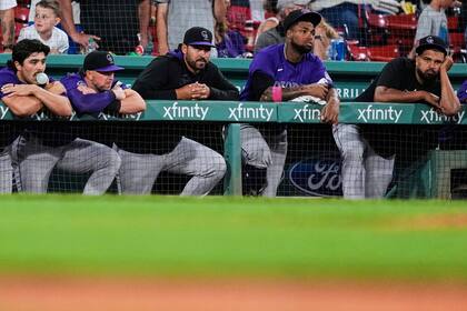 ¿Tocando fondo? Rockies intentan evitar la peor marca en temporada de 162 juegos