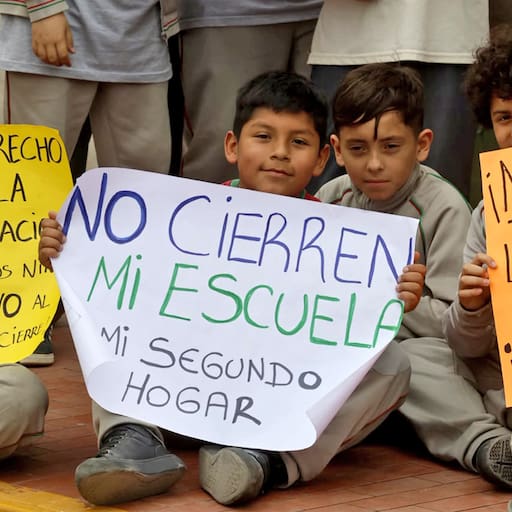 Toda la comunidad educativa participó del reclamo por la continuidad del colegio