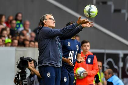 "Toda la energía que él puso en el partido en el primer tiempo, no logró convertirla en productividad", justificó Bielsa su decisión de sustituir a Bamford, que había abierto el marcador.