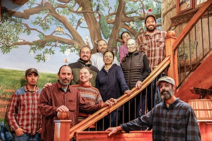 Toda la madera, el hierro y las pinturas, son obra de la comunidad.
