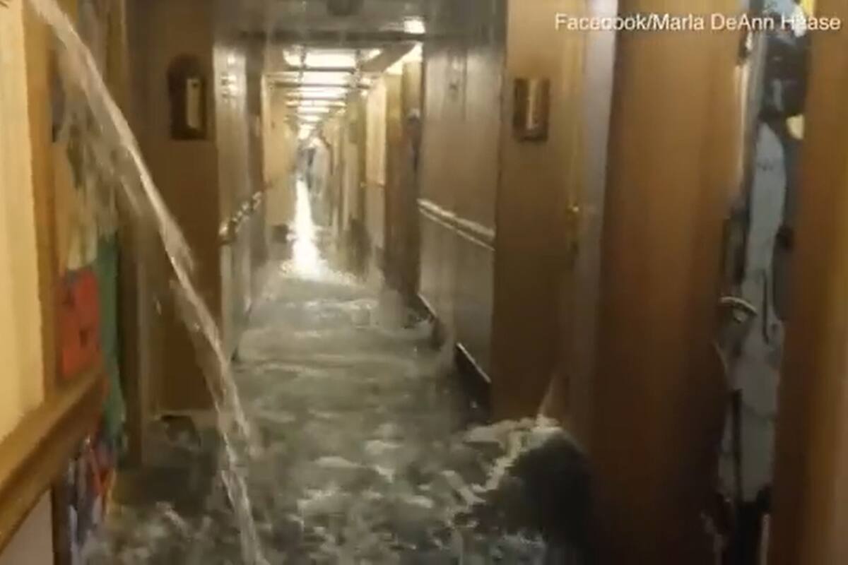 Toda una cubierta de camarotes fue afectada.