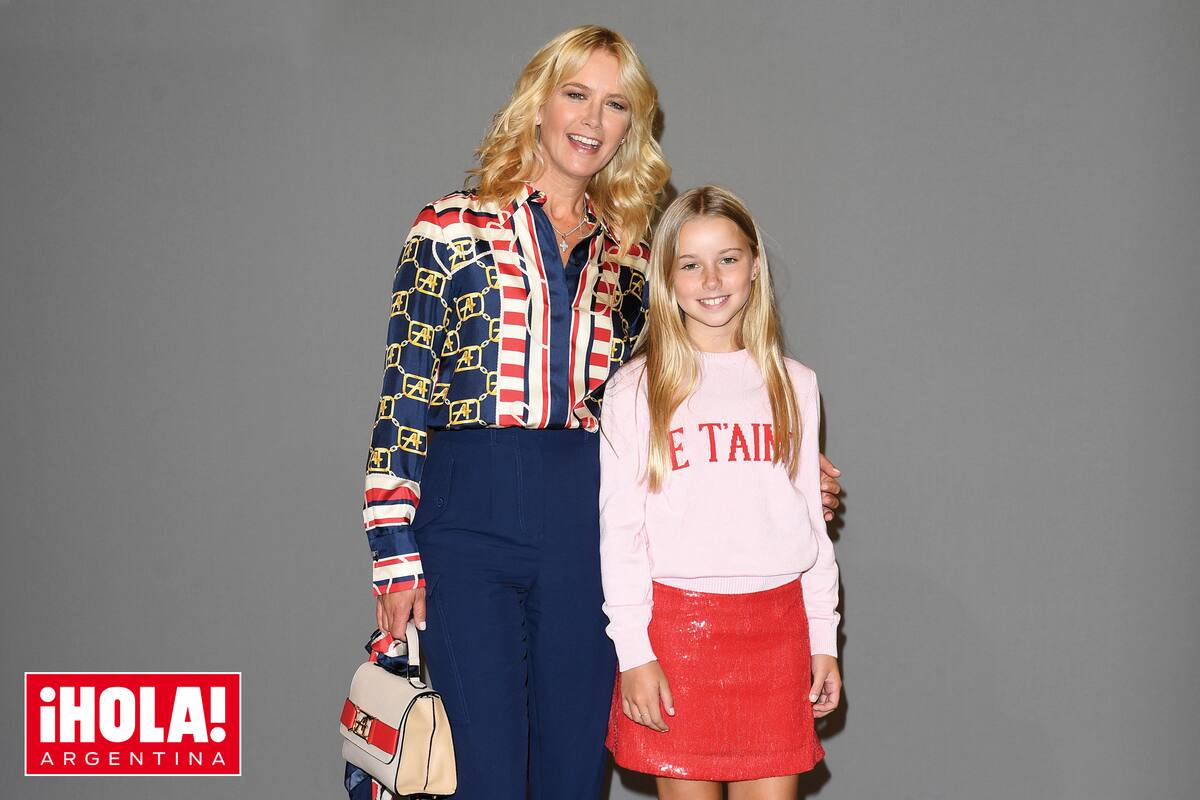 Toda una teenager, muestra sus looks en las redes sociales y está definiendo su estilo.