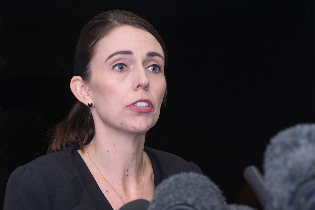 “Todas las armas semiautomáticas utilizadas en el ataque terrorista del viernes serán prohibidas”, dijo Jacinda Ardern