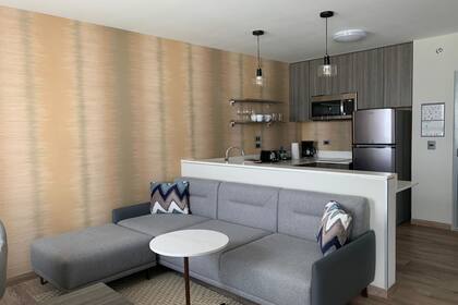 Todas las habitaciones del hotel tienen cocina; durante la pandemia, el desayunador está cerrado