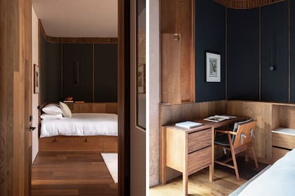 Todas las habitaciones tienen paneles tapizados con lana de distintos tonos y carpintería diseñada a medida.