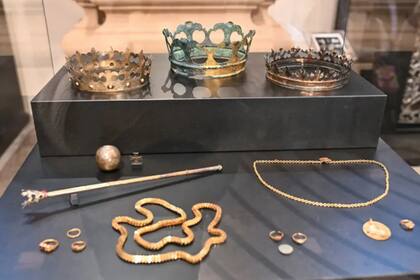 Todas las joyas halladas debajo de la Catedral de Vilna, Lituania