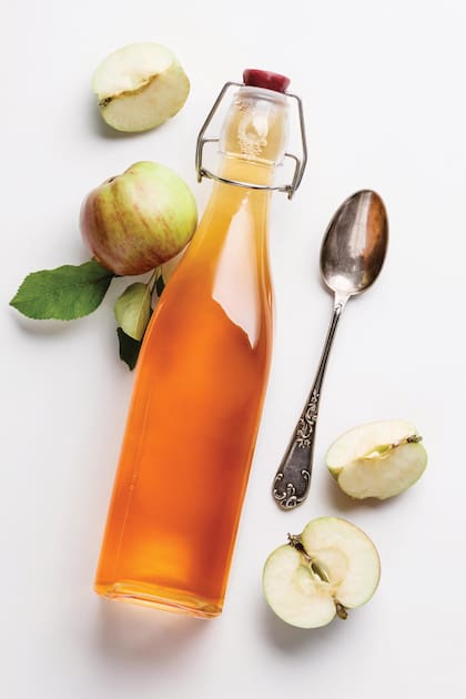 Todas las mañanas toma una cucharada de vinagre de manzana