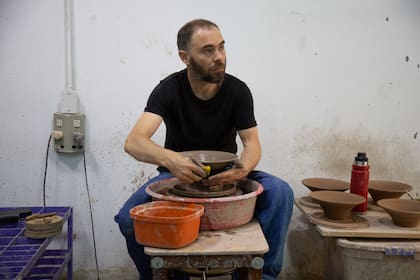 Todas las piezas del taller de Lena son artesanales.