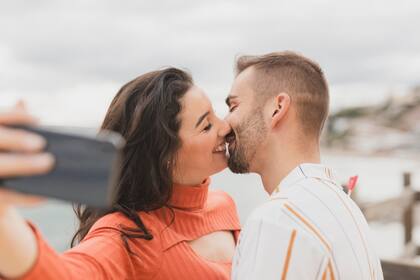 Todas las relaciones hoy se encuentran atravesadas por las redes sociales, una problemática que afecta a miles de parejas en el mundo