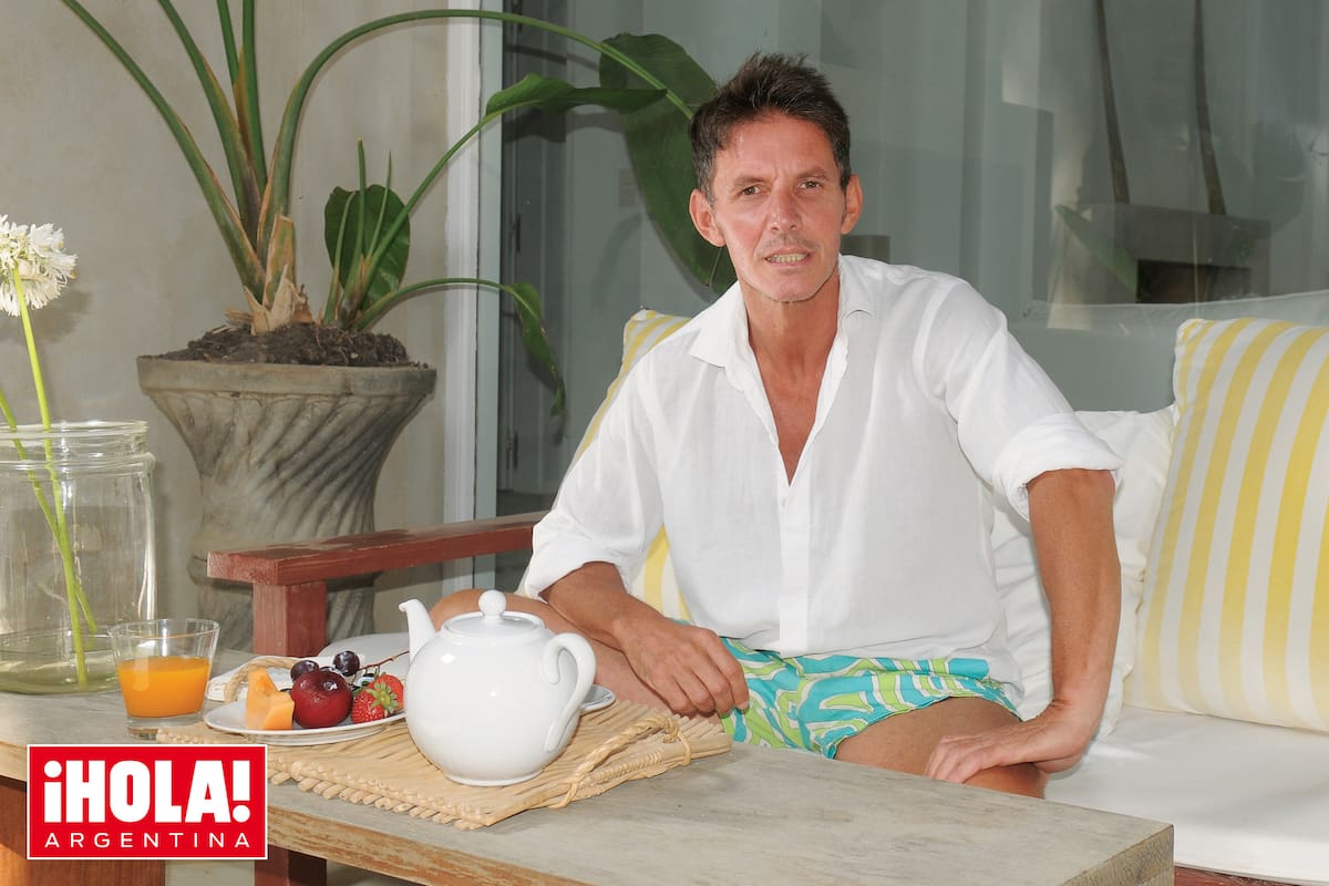 “Todavía estoy procesando lo que pasó”, nos confía el PR, diseñador de interiores y amigo íntimo de Mecha Sarrabayrouse, Ginette Reynal y Elena Grondona, entre otras figuras de la jet local.