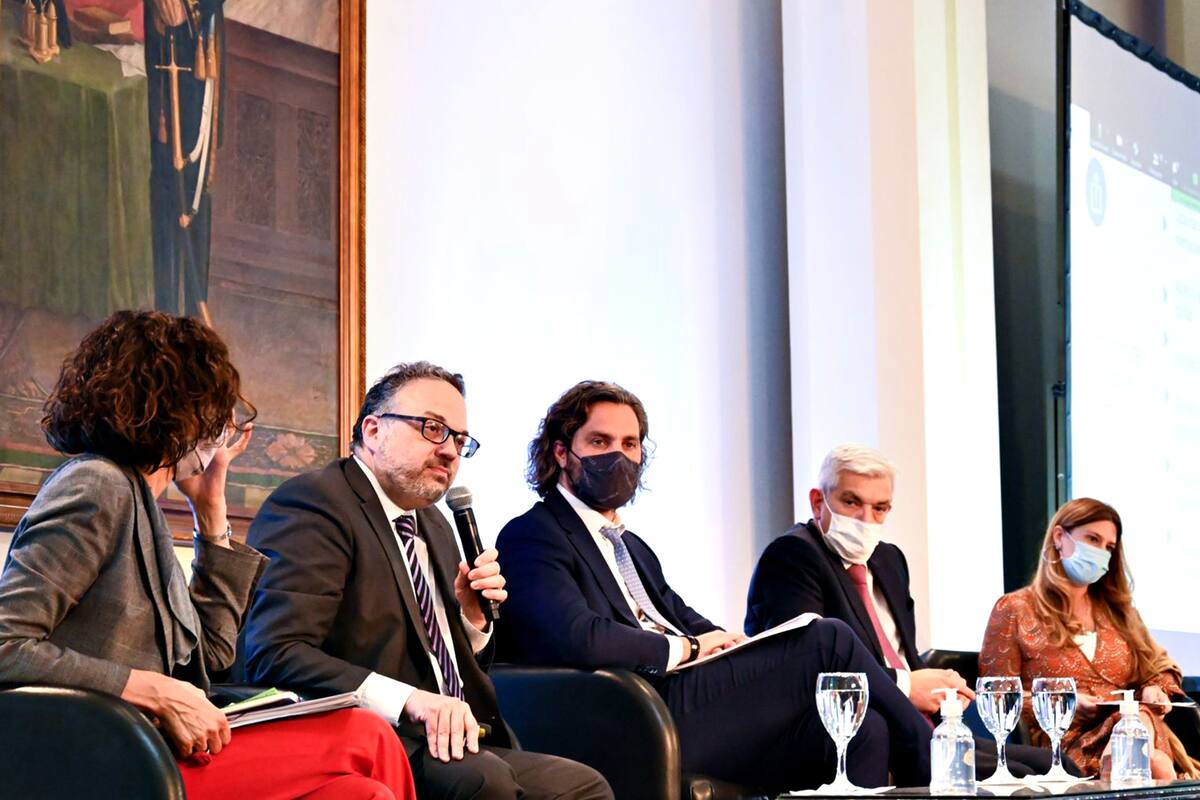 Todesca, Kulfas, Cafiero, Domínguez y Apolito, en la presentación del plan de exportación