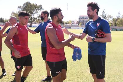 Todo cambió muy rápido para Eduardo Domínguez en Independiente: se fueron jugadores importantes, como Silvio Romero, el recambio se demoró y no llegaron los nombres pretendidos