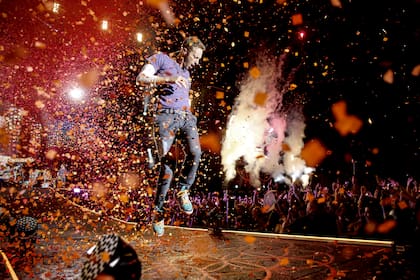 Todo el despliegue escenográfico de la banda, en acción en el Estadio Único de La Plata en 2016 que terminó plasmado en el disco en vivo Live in Buenos Aires