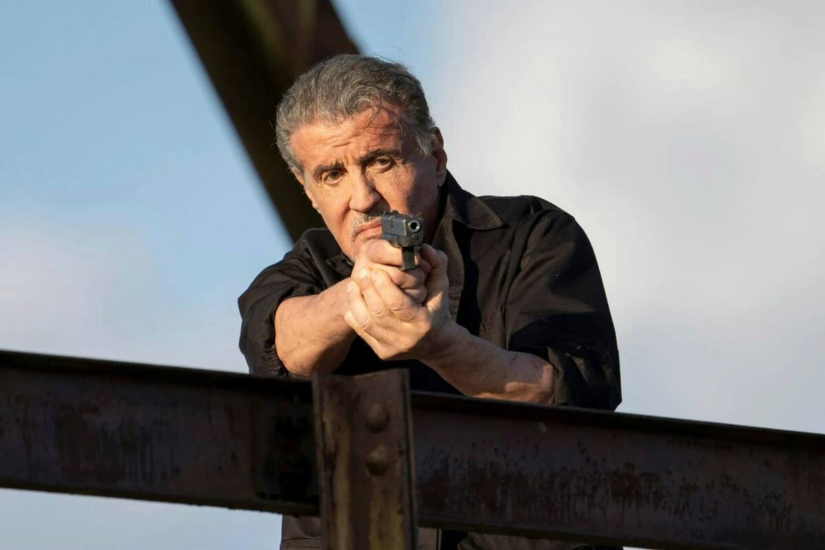 Todo el oficio de Sylvester Stallone al servicio de una escena de Blindado sin salida