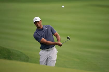 Todo el talento de Tiger Woods; viene de una lesión en el cuello que le impidió jugar el Arnold Palmer Invitational