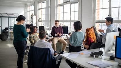 Todo esto está alimentando debates sobre por qué los jefes están rechazando la metodología del empleo remoto más rápido de lo que muchos expertos predijeron