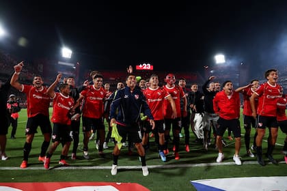 Todo Independiente festeja la victoria clásica ante Racing