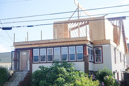 Todo lo que hay que saber antes de levantar un segundo piso sobre una casa