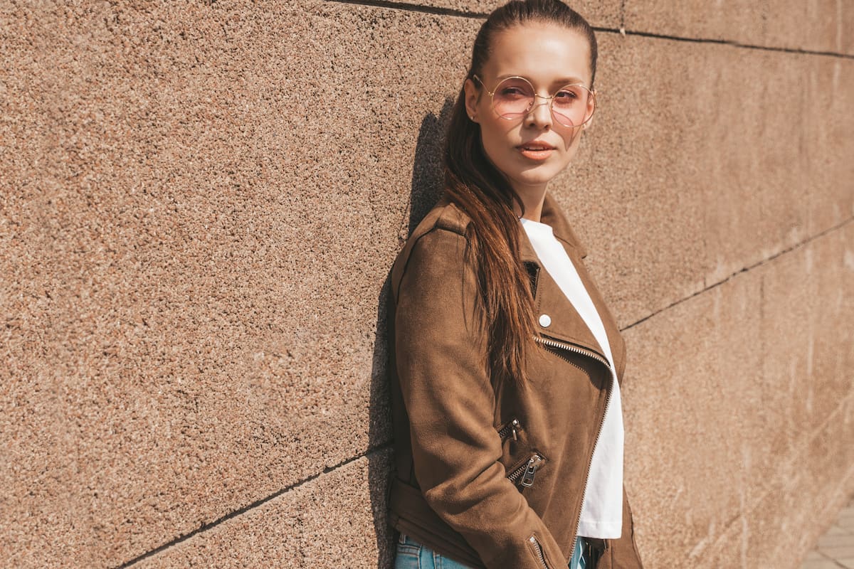 Todo lo que hay que saber para sacar manchas de la gamuza clara con trucos caseros