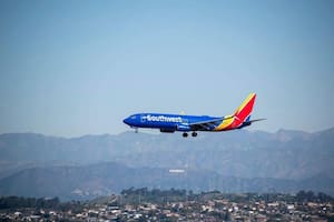 Todo ocurrió en un avión de Southwest Air, donde un intento de defender a otra pasajera terminó con la Policía