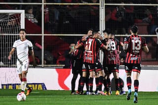 Un taco lujoso para reírse del descenso: el golazo de Patronato que noqueó a San Lorenzo
