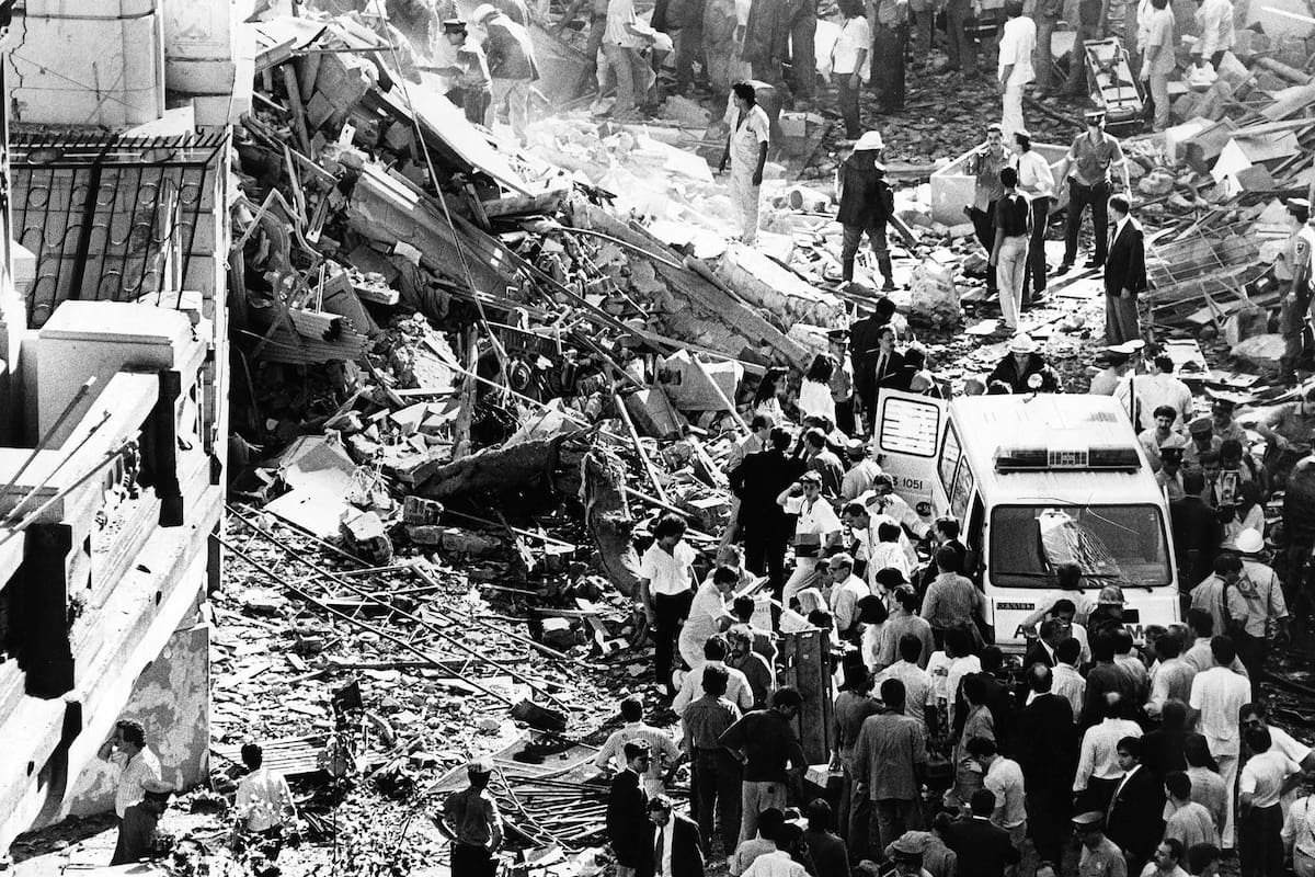 Todo quedó reducido a escombros en el atentado a la Embajada de Israel, en 1992, dos años antes de que se perpetrara el ataque terrorista contra la AMIA