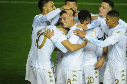 Todo Racing se rinde ante Tomás Chancalay, la figura del triunfo ante Arsenal