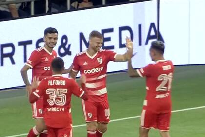 Todo River celebra el gol de Beltrán, en el centro de la imagen
