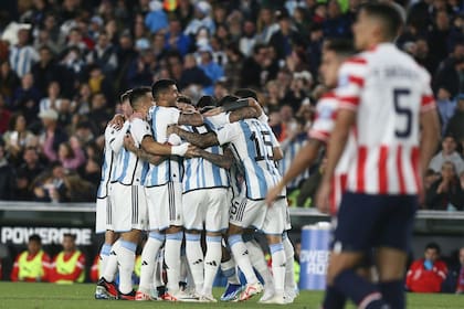Todo sale bien desde Qatar: la Argentina se impuso por fin a Paraguay, un adversario siempre difícil, al que no superaba en Buenos Aires desde hacía 46 años