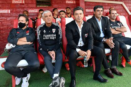 Todo un símbolo: así vivió Gallardo el partido de River, serio, concentrado