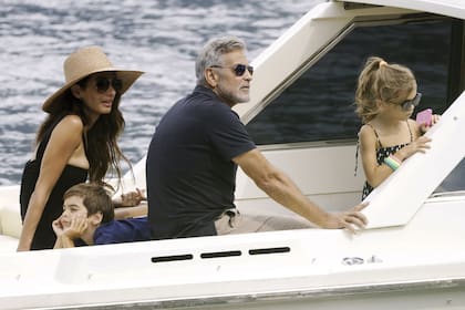 Todos a bordo. La estrella de Hollywood y la abogada pasan sus soñadas vacaciones juntos a sus mellizos.