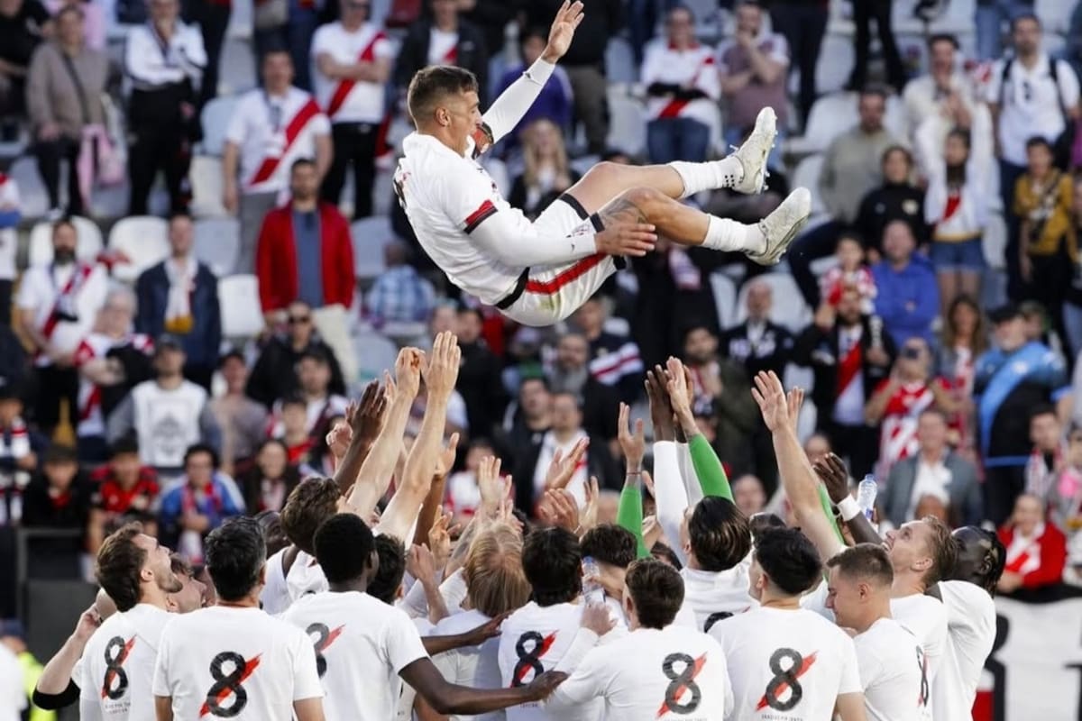 Todos con el número 8: vuela Oscar Trejo, quizás el futbolista que mejor interpretó el espíritu de Rayo Vallecano en la última década