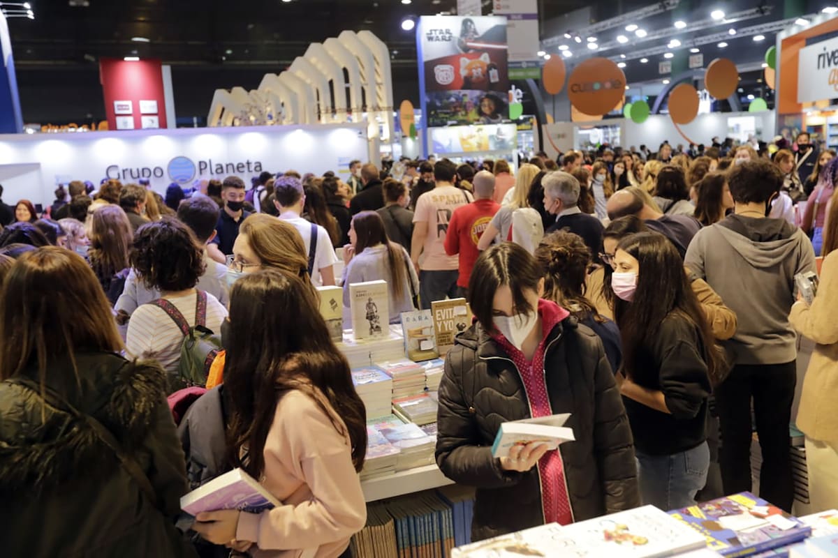 Todos contentos: el público volvió en masa a la Feria después de dos años de pandemia y se vendieron más ejemplares que en 2019