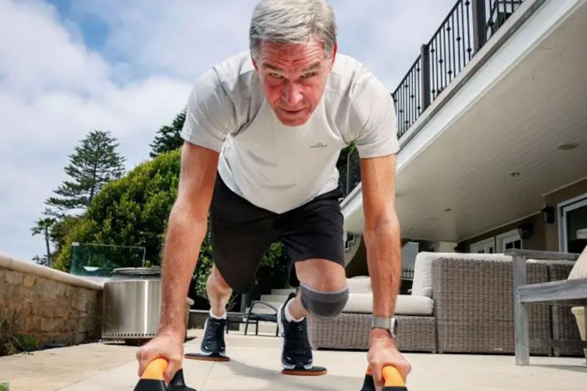 "Todos deberíamos movernos más. Es algo que no podemos dejar de recalcar", dice Eric Topol, quien tiene 71 años