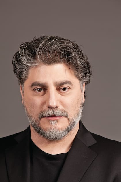 Todos en uno solo. Cantante de ópera, director de orquesta, empresario, régisseur, compositor.
Más de 20 años de carrera estelar y contra la corriente