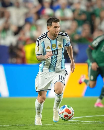 Todos hablan de los parches de la camiseta de Messi (Foto: @leomessi)