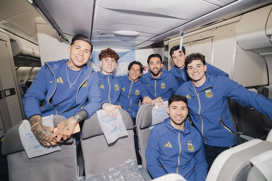 La selección argentina inició su viaje a Estados Unidos para la defensa del título mundial La selección argentina inició su viaje a Estados Unidos para la defensa del título mundial