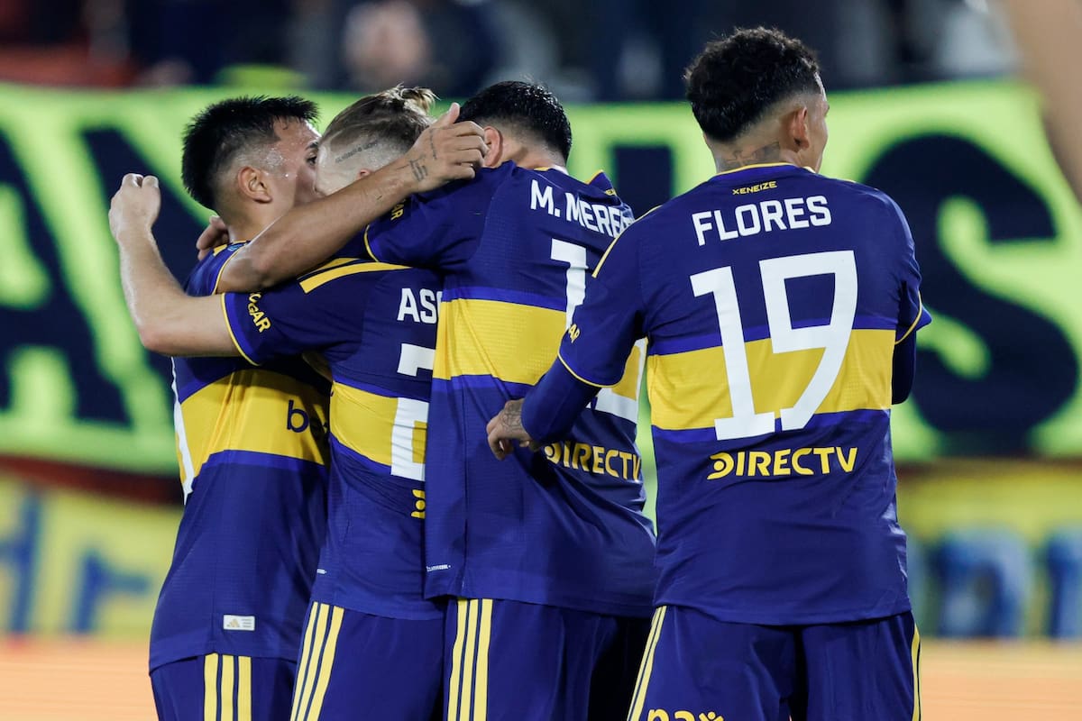 Todos los abrazos de Boca sobre Ascacibar, autor del 1-0 en el Ducó