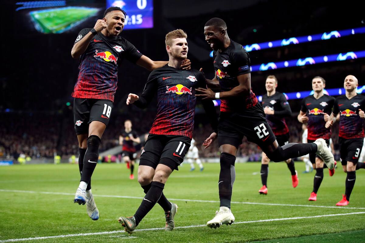 Todos los abrazos son para Werner, autor del 1 a 0 ante Tottenham