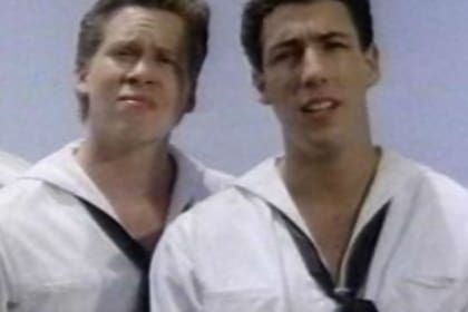 Todos los actores tienen que empezar en alguna parte. Y Adam Sandler empezó con el film Going Overboard.