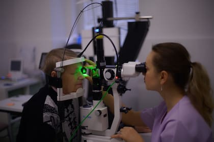Todos los adultos mayores de 40 años deberían realizarse un examen de detección de enfermedades oculares cada cinco a diez años