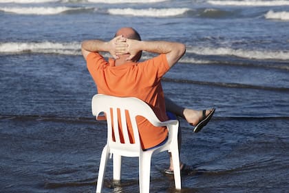 Carlos Rottemberg se instala en Mar del Plata y pasa toda la temporada allí, en un departamento en Playa Grande que es su segundo hogar desde 1991