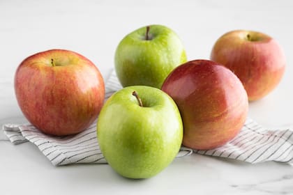 Todos los beneficios de consumir manzanas explicados por especialistas en salud (imagen ilustrativa)