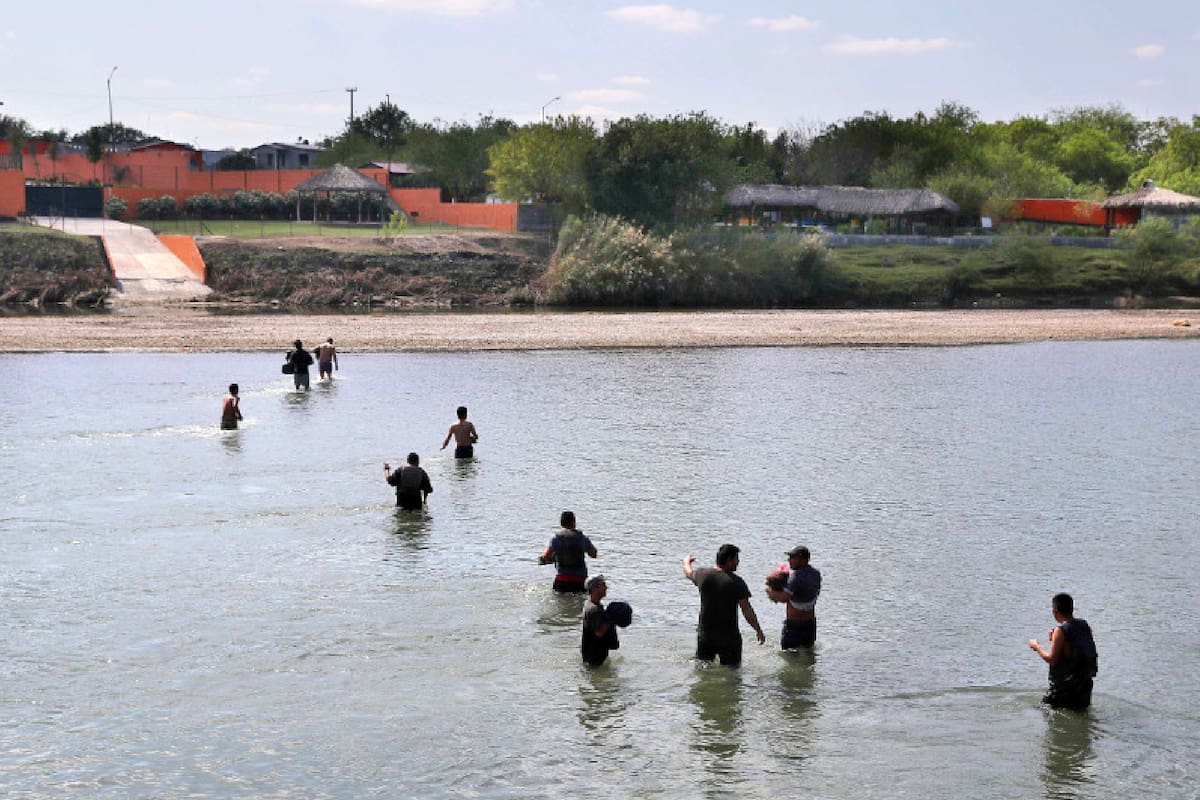 Todos los días, decenas de personas indocumentadas llegan a la frontera sur de Estados Unidos; la nueva ley en Florida complica la situación para muchos