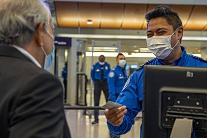 Todos los estados norteamericanos cumplen con la Real ID y emiten licencias de conducir e identificaciones de acuerdo a la regla federal