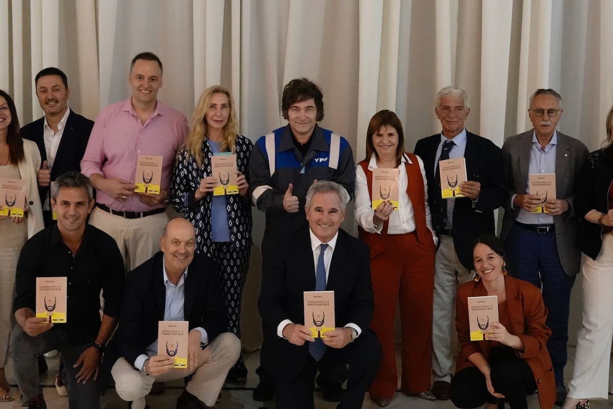 Todos los funcionarios del Gobierno que participaron de la reunión convocada por Javier Milei, en Olivos