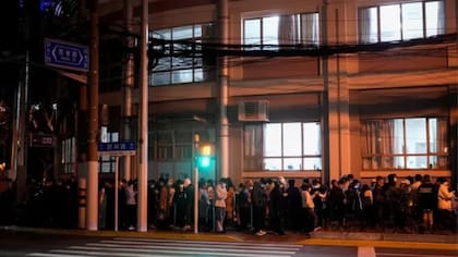 Todos los habitantes de Shanghái deben pasar por una prueba de Covid-19
