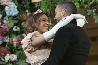 Todos los looks y detalles de la falsa boda de Nico Occhiato y Flor Jazmín en el Teatro Colón