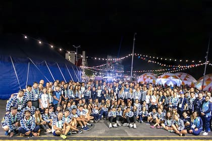 Todos los medallistas argentinos reunidos en la Villa Olímpica; la de Buenos Aires 2018 fue una actuación que enorgulleció al deporte nacional