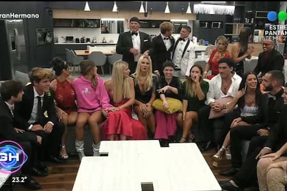 Todos los participantes se reunieron por última vez en la casa (Captura video)